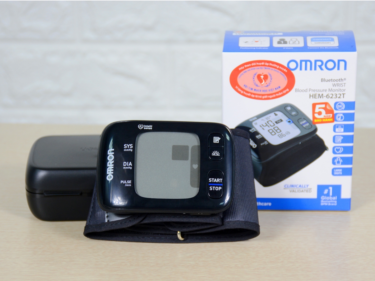 Máy đo huyết áp cổ tay Omron HEM-6232T
