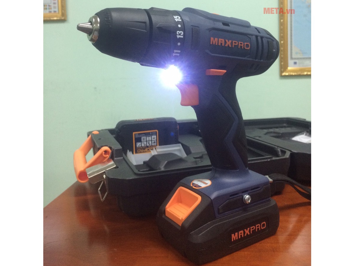  Máy có đèn LED hoạt động trong điều kiện thiếu sáng