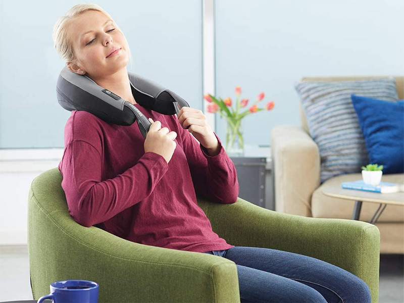 Đai massage cổ vai gáy kèm nhiệt hồng ngoại HoMedics NMSQ-217HJ