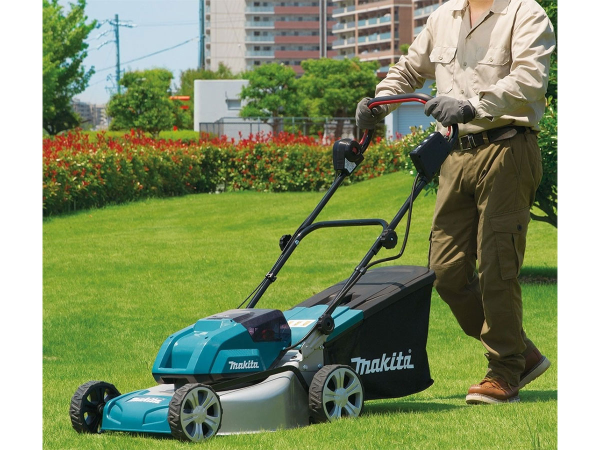 Máy cắt cỏ đẩy tay dùng pin Makita DLM460PT2