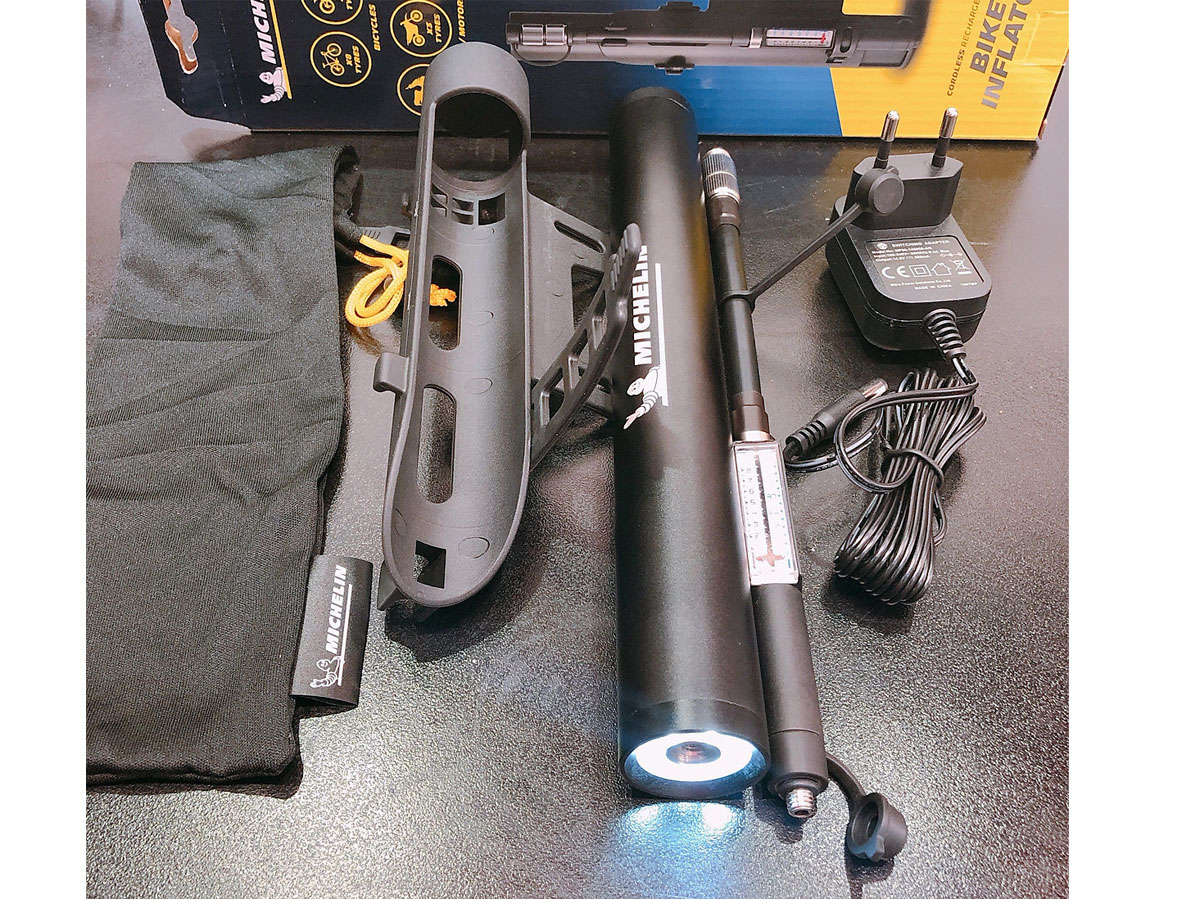 Máy bơm lốp xe đạp, xe máy, mô tô siêu tốc Michelin 12320 (dùng pin)