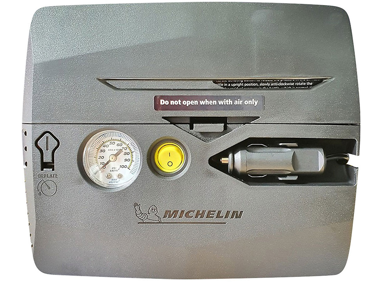 Máy bơm ô tô, xe máy kèm vá lốp xe khẩn cấp 12V Michelin 5818