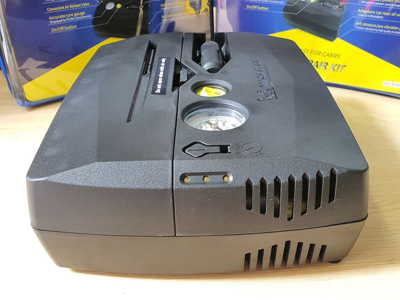 Máy bơm ô tô, xe máy kèm vá lốp xe khẩn cấp 12V Michelin 5818