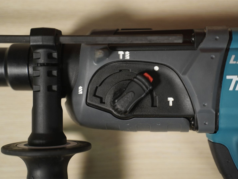 Máy khoan đục dùng pin Makita DHR202Z (Chưa pin, sạc)