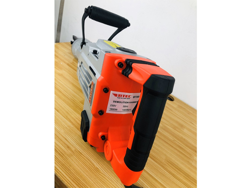 Máy đục bê tông BT8811 (1800W)