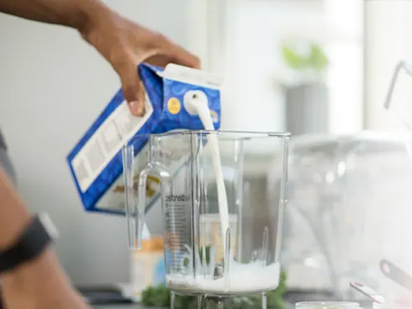 Máy xay sinh tố công nghiệp Blendtec Connoisseur 825 (1800W, vỏ chống ồn)