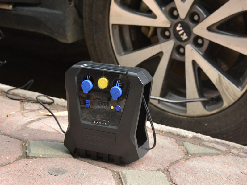 Máy bơm hơi ô tô Michelin 12266