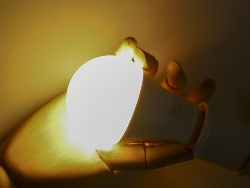 Bóng đèn Led thông minh đổi màu điều khiển bằng giọng nói Ezviz LB1