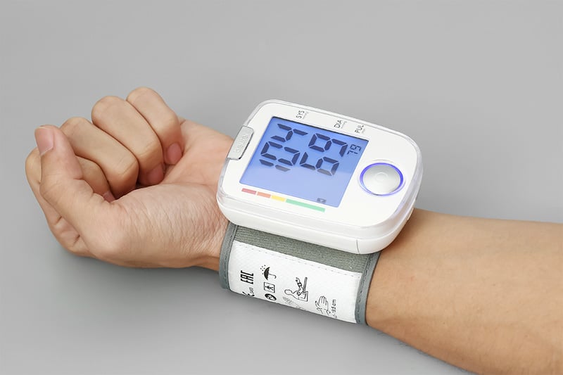 Máy đo huyết áp cổ tay Beurer BC44