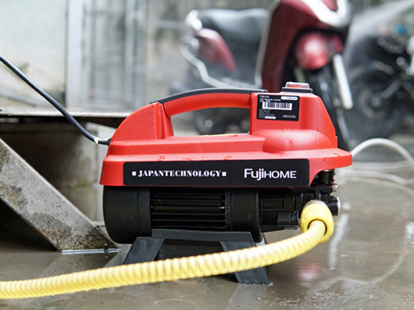 Máy rửa xe mô tơ cảm ứng từ Fujihome PW01