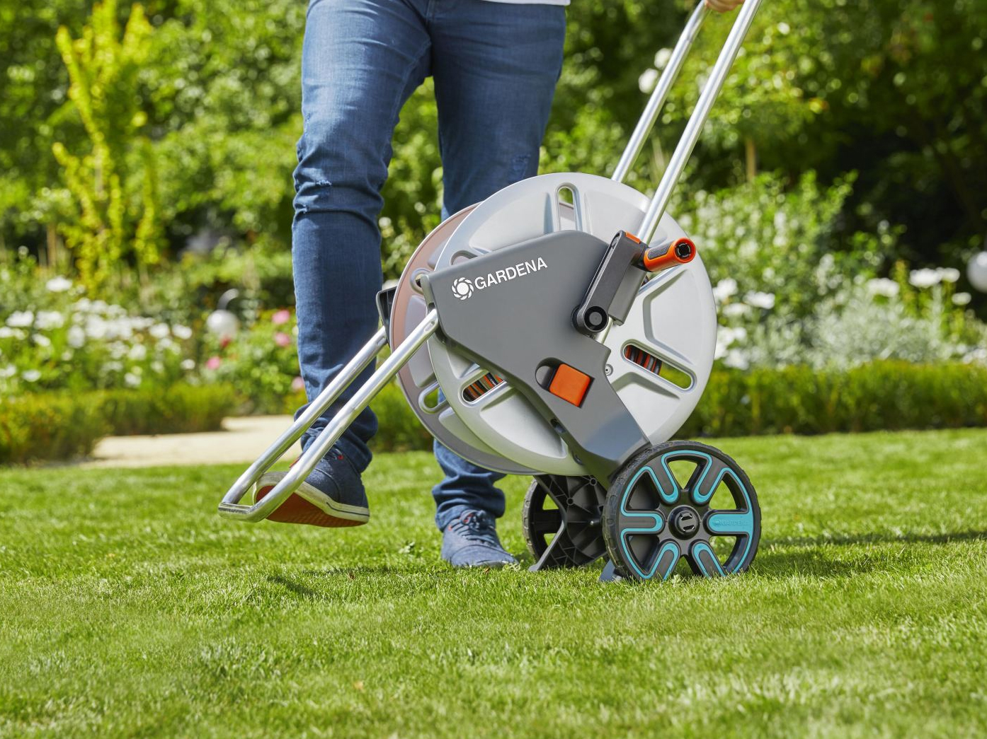 Xe cuộn ống kim loại Gardena 18542-20