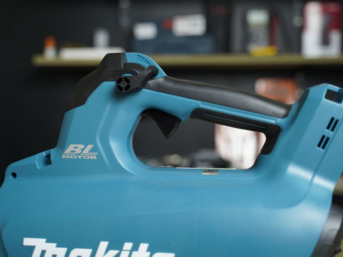 Máy thổi lá/bụi dùng pin 18V Makita DUB184Z (Chưa pin, sạc)