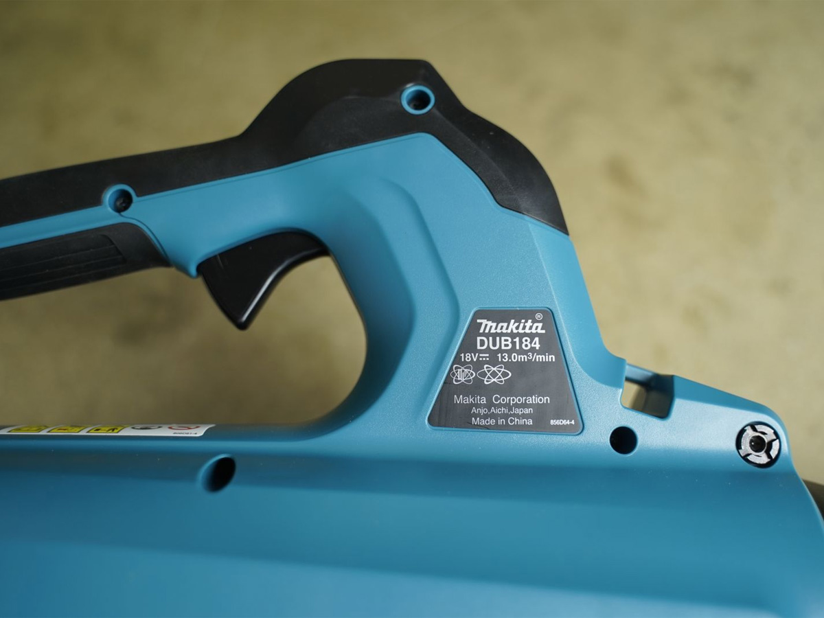 Máy thổi lá/bụi dùng pin 18V Makita DUB184Z (Chưa pin, sạc)