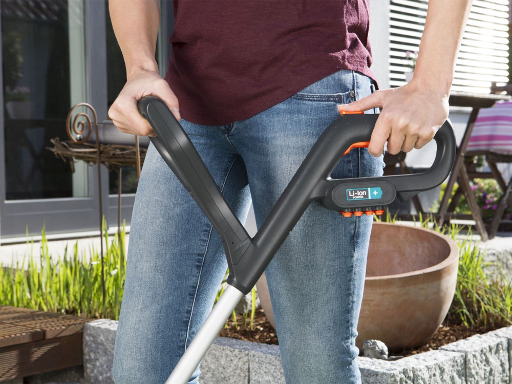 Máy cắt cỏ cầm tay cán dài chạy pin 23R Gardena 09822-20