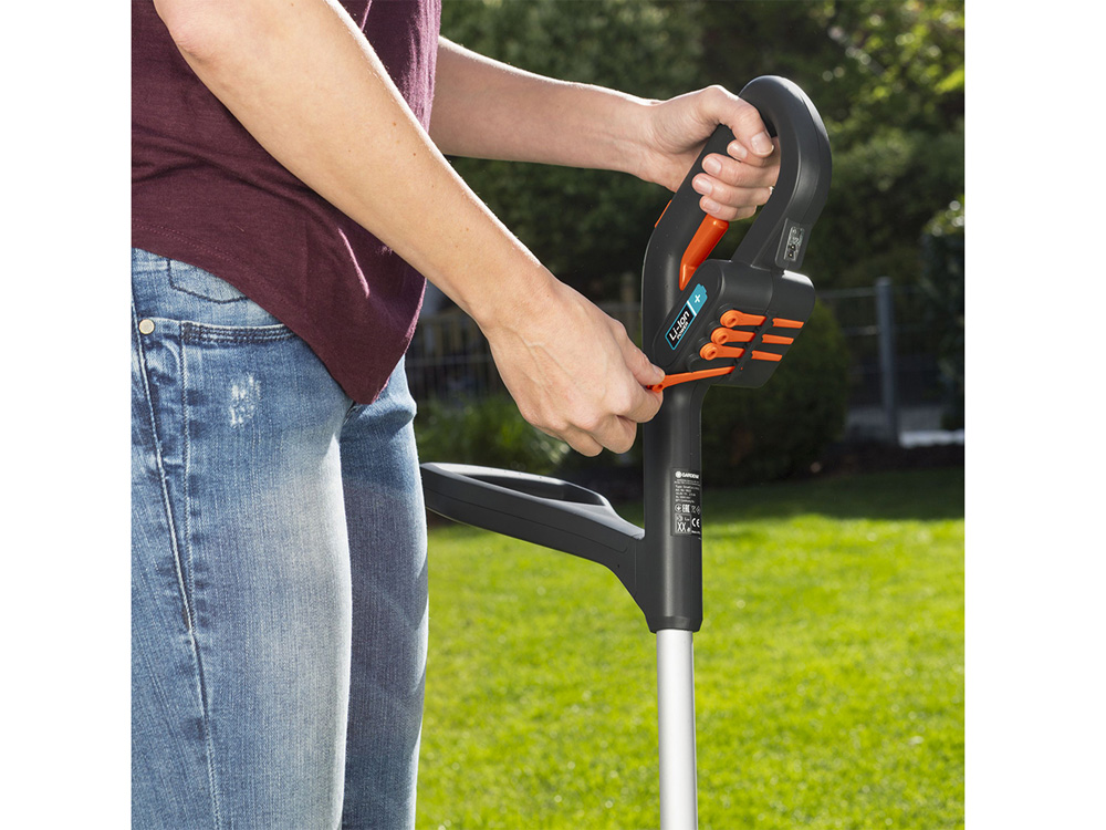 Máy cắt cỏ cầm tay cán dài chạy pin 23R Gardena 09822-20