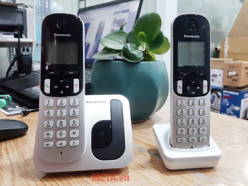 Điện thoại bàn không dây Panasonic KX-TGC212