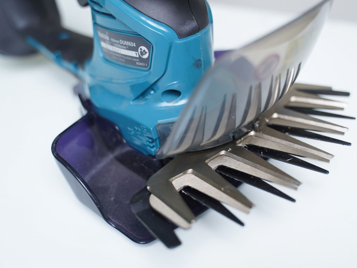 Máy cắt cỏ dùng pin Makita DUM604SY