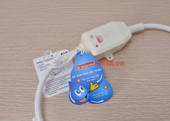 Bình nóng lạnh Ariston BLUE 30R 2.5 FE - 30 lít