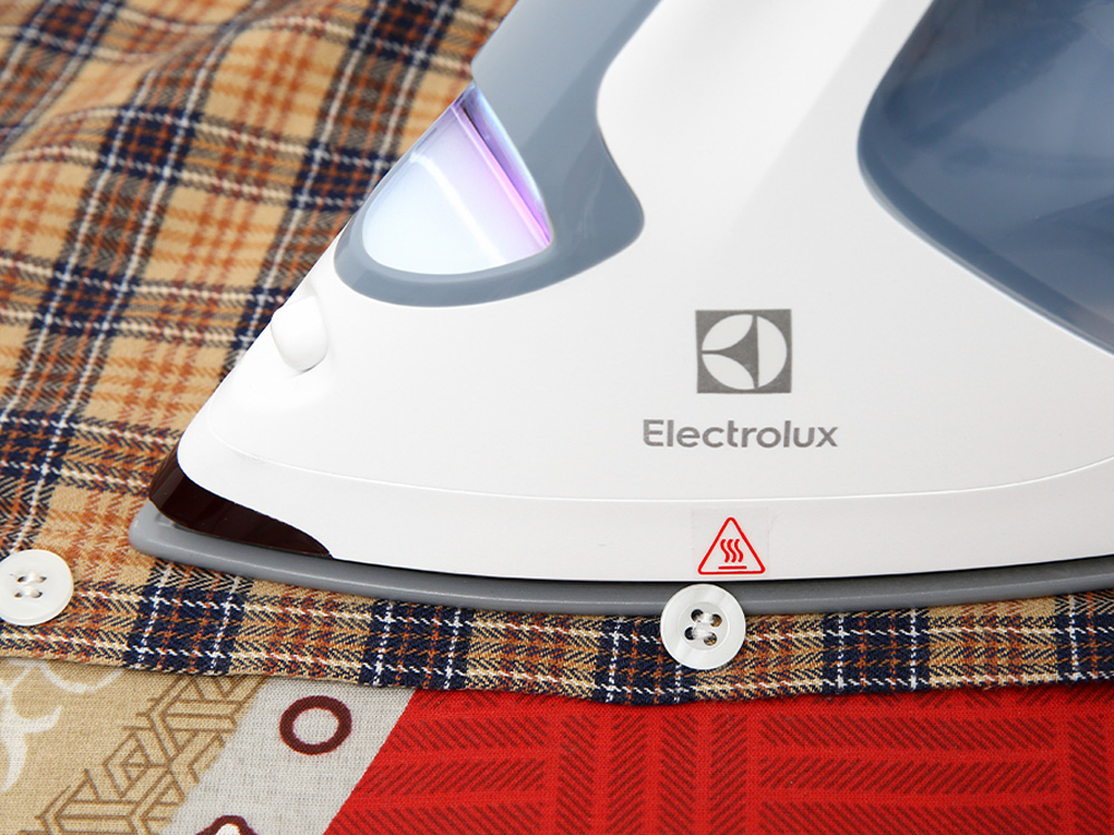 Bàn ủi hơi nước Electrolux E7SI1-60WB 2400W