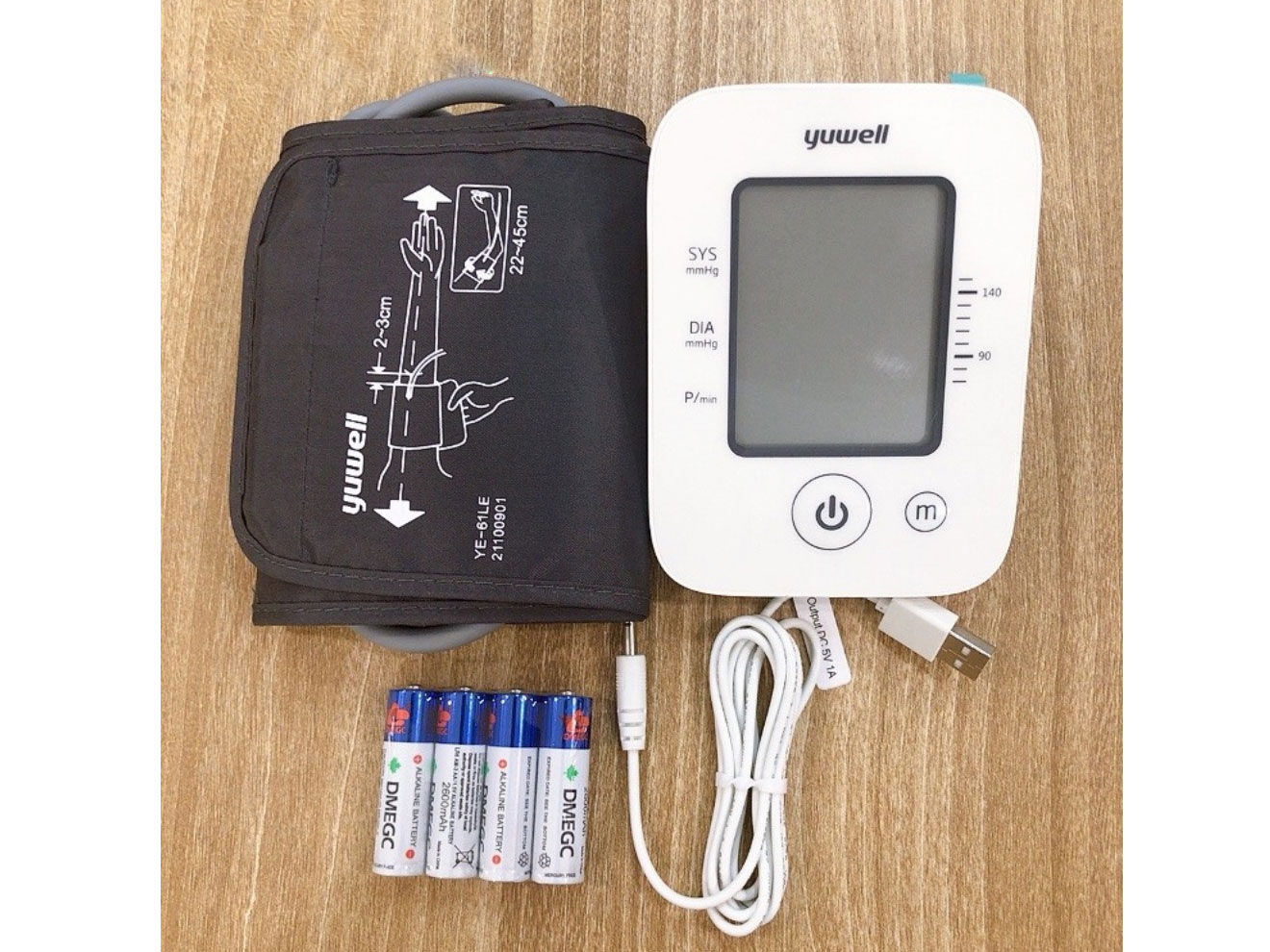Máy đo huyết áp điện tử bắp tay Yuwell YE660D