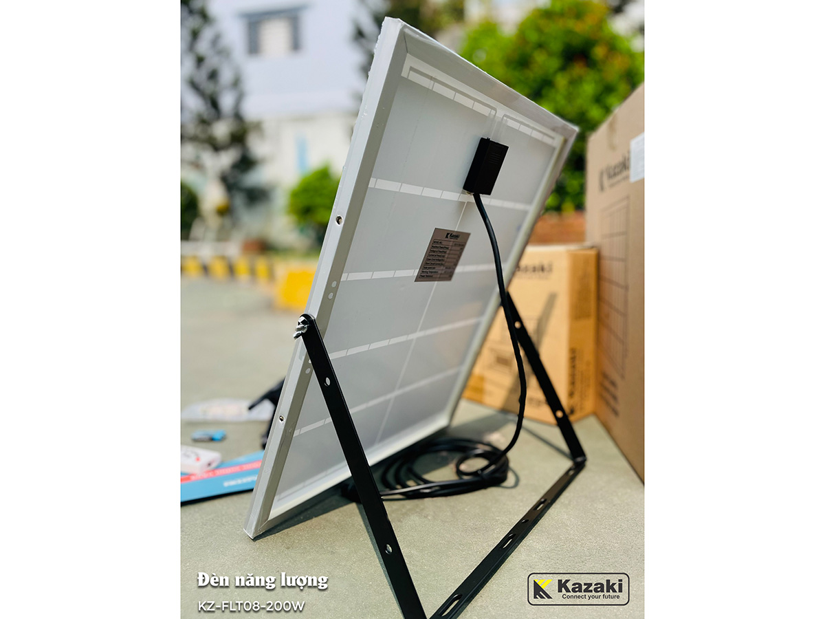 Đèn năng lượng mặt trời Kazaki KZ-FLT08-200W