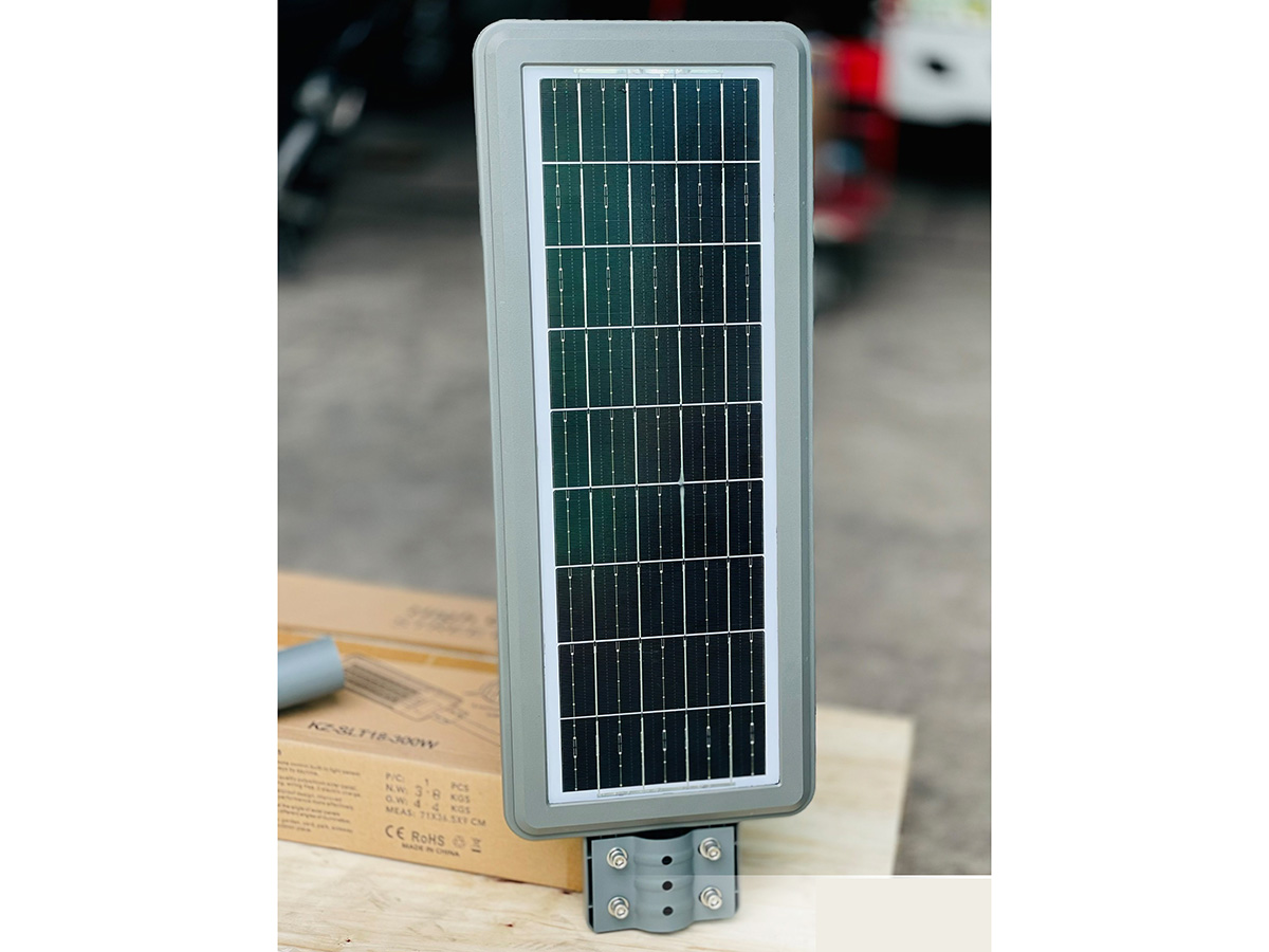 Đèn năng lượng mặt trời Kazaki KZ-SLT18-300W