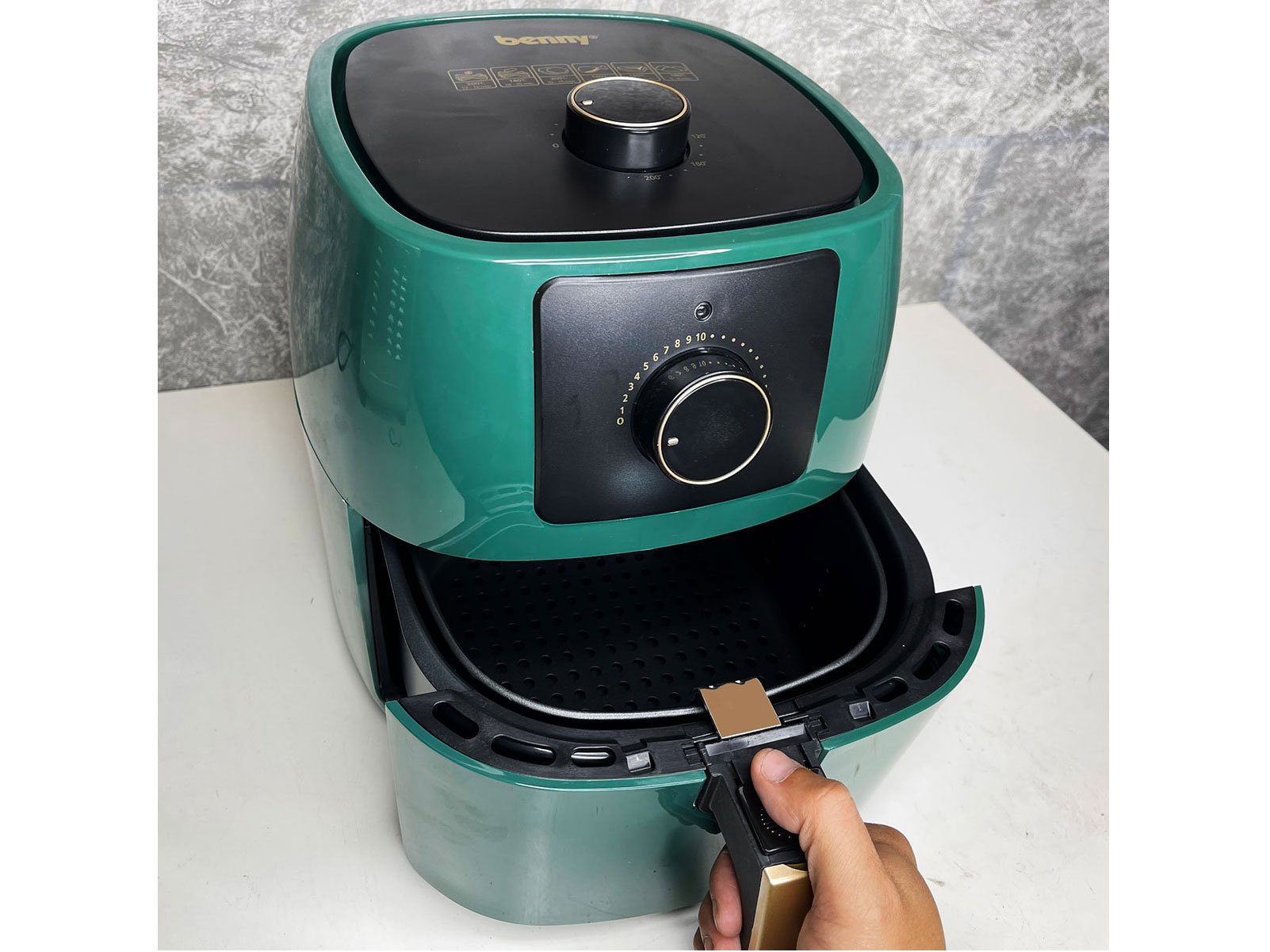 Nồi chiên không dầu cơ Benny BAF-55H - 5.5 lít