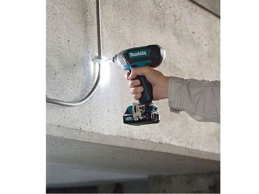Máy vặn vít pin 12V Makita TD110DSAE (Sạc nhanh DC10SB, 2 pin 2.0Ah BL1021B)