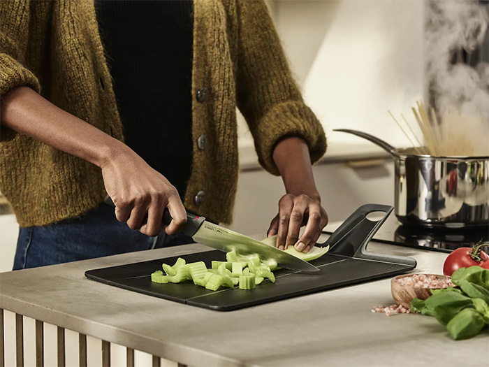 Thớt gấp Chop2Pot Regular Joseph Joseph 005066 (màu đen)