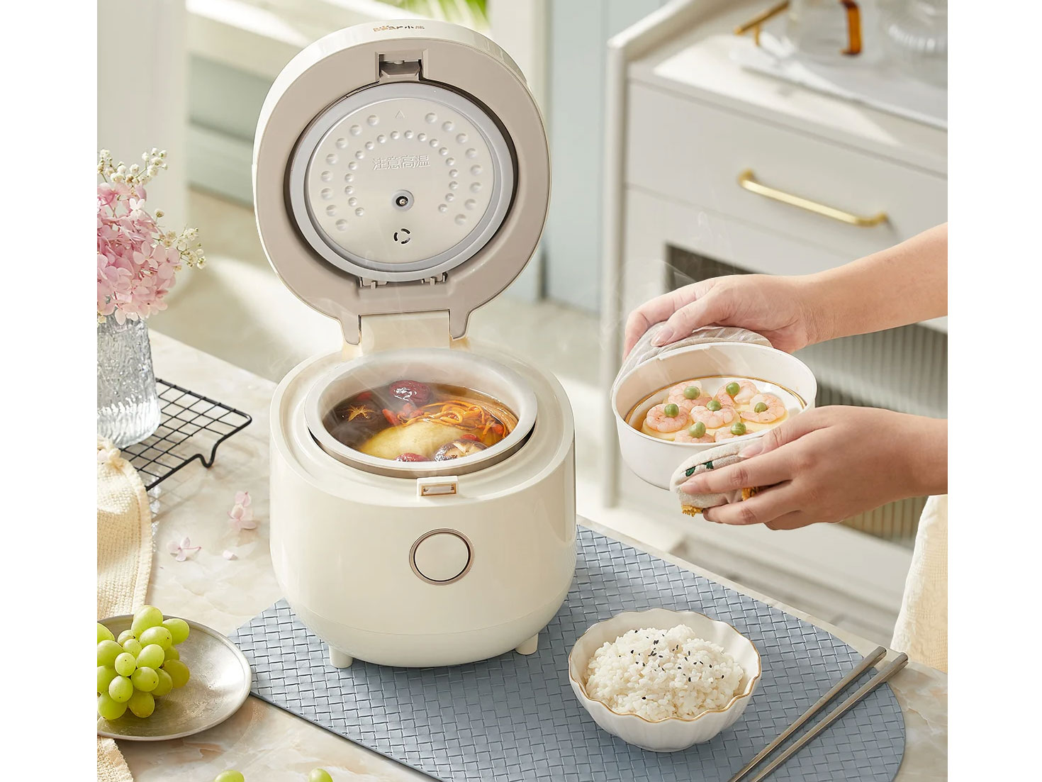 Nồi cơm điện mini Bear DFB-C16K1 (1,6 lít)