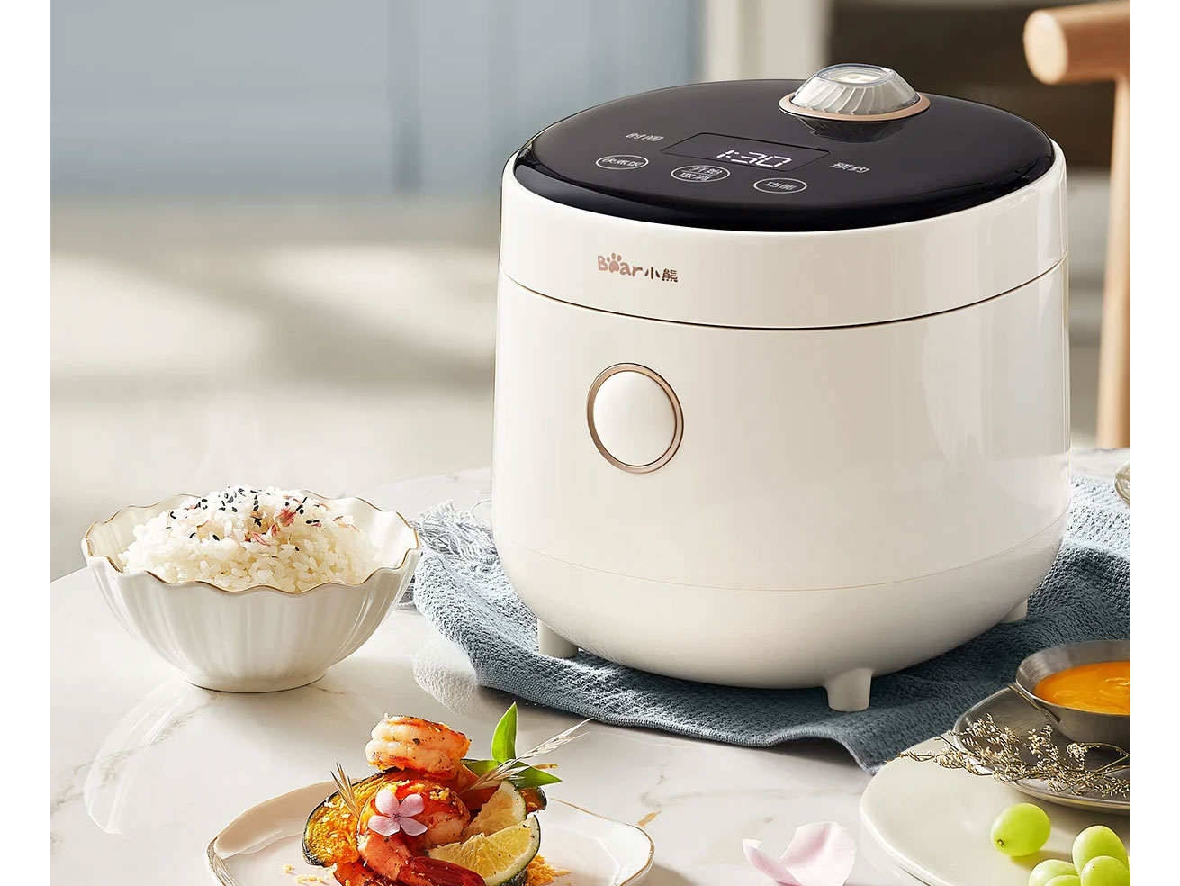 Nồi cơm điện mini Bear DFB-C16K1 (1,6 lít)