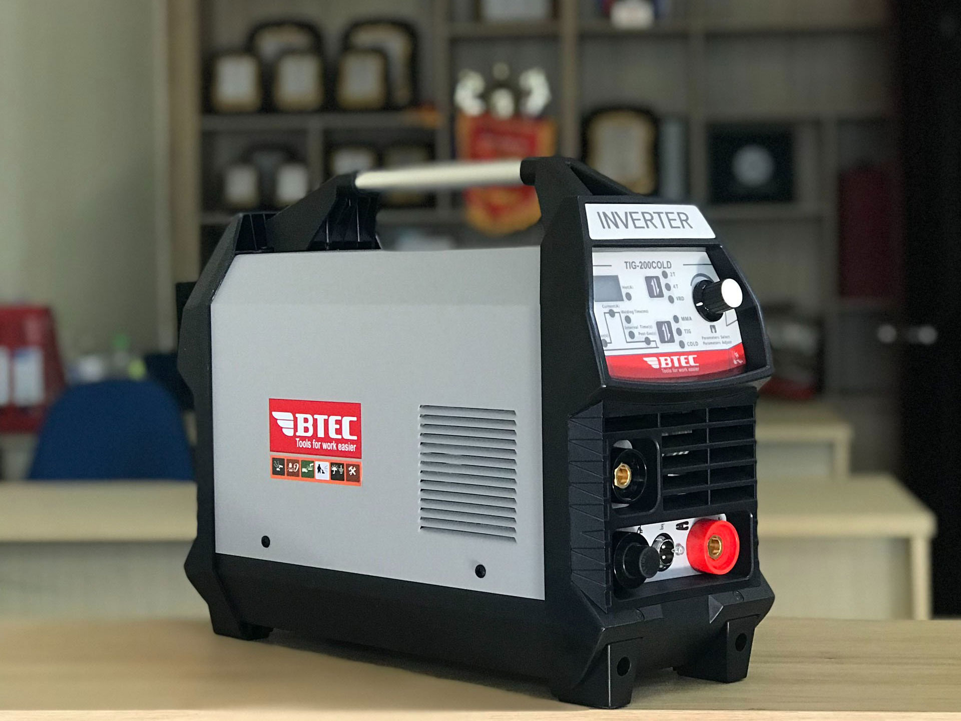 Máy hàn Tig lạnh BTEC TIG-200COLD