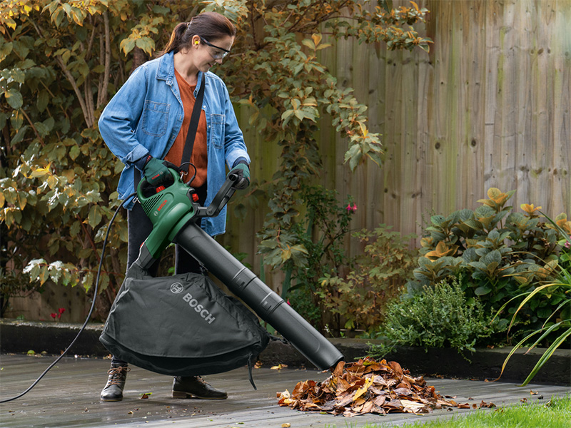 Máy thổi và hút lá chạy điện Bosch UniversalGardenTidy 3000 (06008B1001)