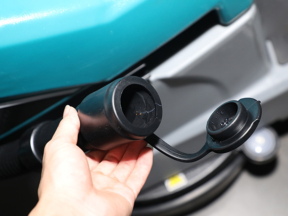 Máy chà sàn liên hợp ngồi lái Kumisai KMS 110B