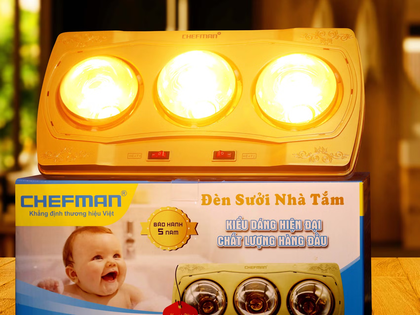 Đèn sưởi nhà tắm 3 bóng Chefman CM-663B