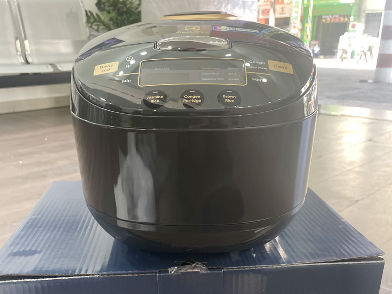 Nồi cơm điện tử 1.8 lít Electrolux E7RC1-650K