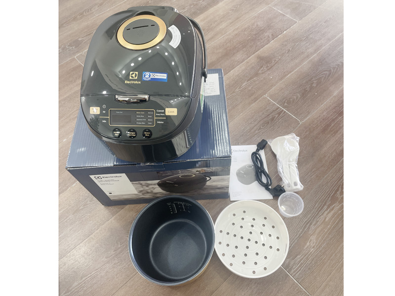 Nồi cơm điện tử 1.8 lít Electrolux E7RC1-650K