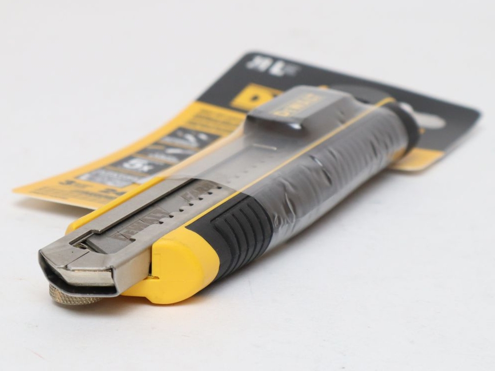 Dao rọc giấy 18mm Dewalt DWHT10249-30