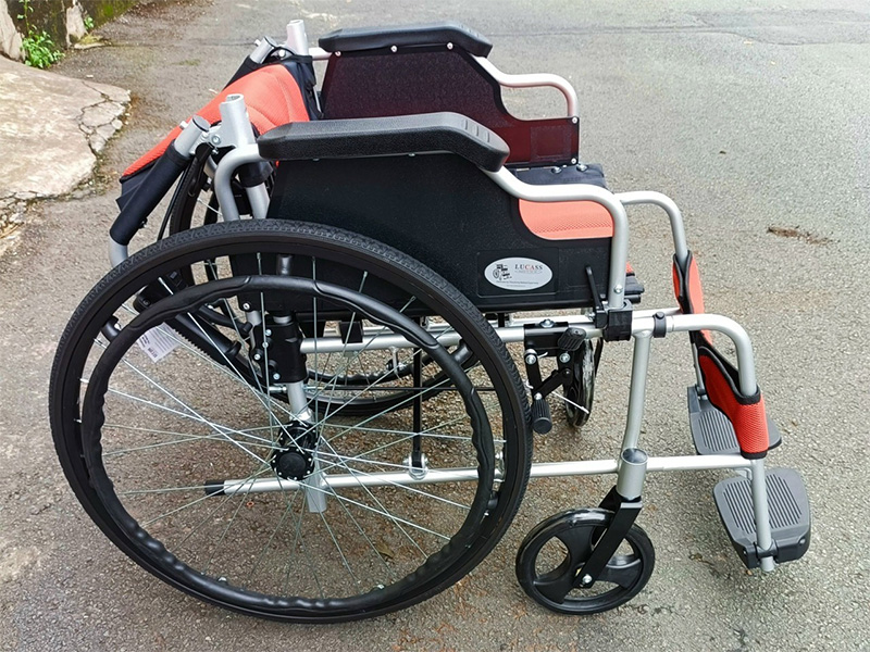 Xe lăn tay Lucass X-600