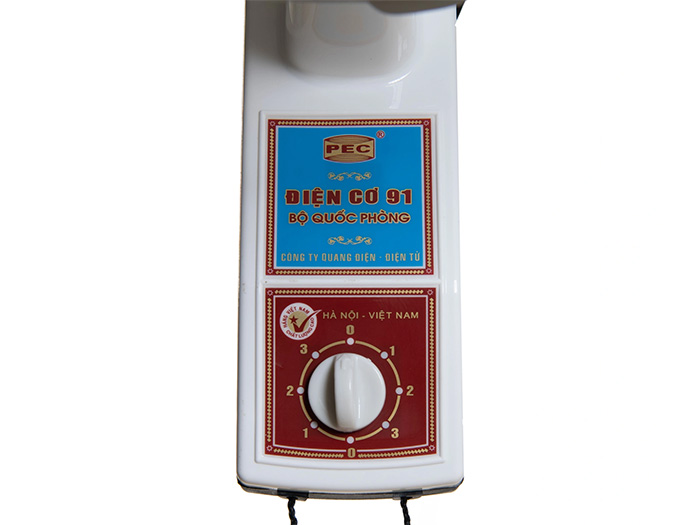 Quạt treo tường Điện Cơ 91 QTT-300 có thể điều chỉnh 3 tốc độ gió khác nhau