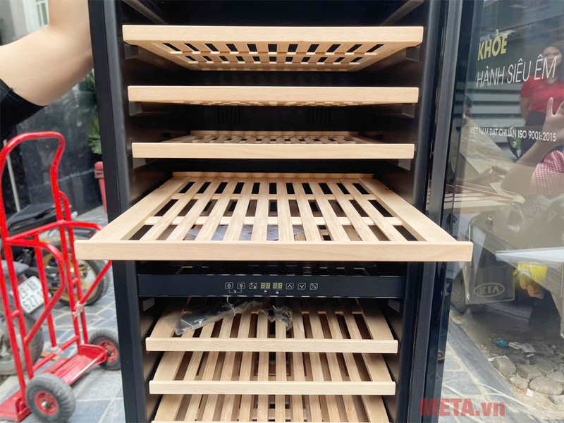 Tủ rượu vang KWEU-11126B (126 chai)