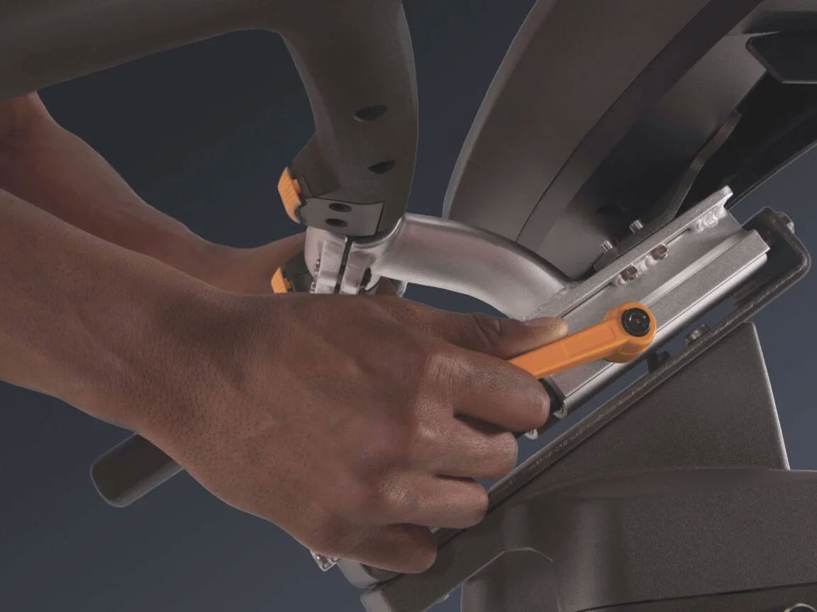 Xe đạp thể dục tựa lưng trong nhà Matrix R50 XER