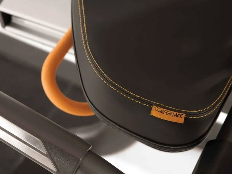 Xe đạp thể dục tựa lưng trong nhà Matrix R50 XER