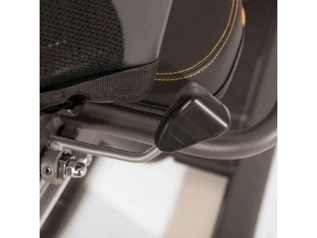 Xe đạp thể dục tựa lưng trong nhà Matrix R50 XER