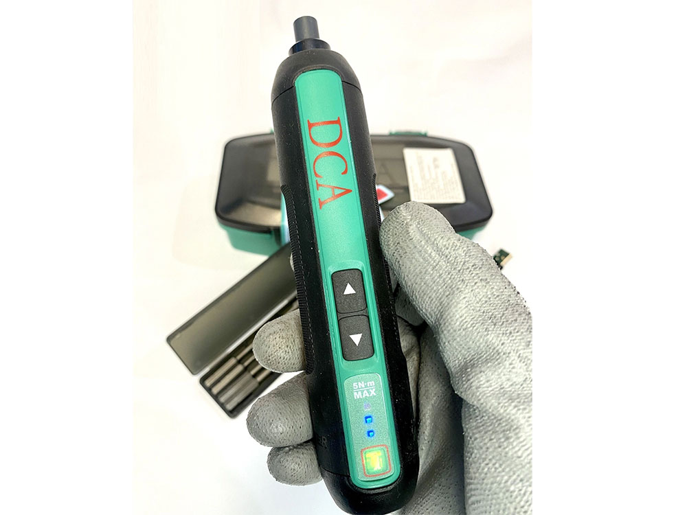 Máy siết vít dùng pin 4V/2.0Ah DCA ADPL04-5E