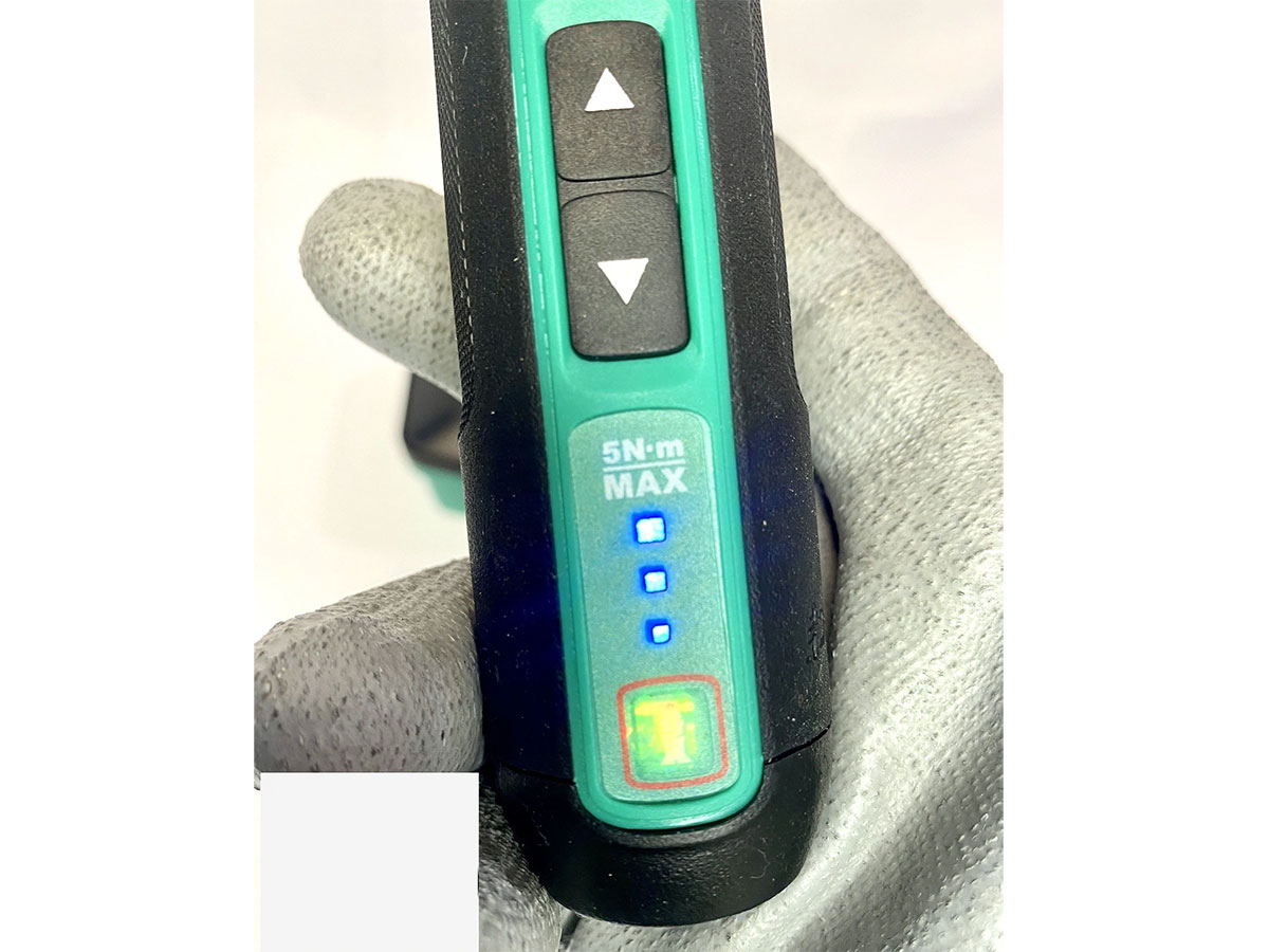 Máy siết vít dùng pin 4V/2.0Ah DCA ADPL04-5E