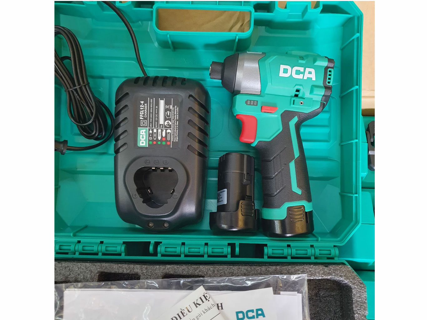 Máy vặn vít dùng pin 12V Max DCA ADPL04-8EK