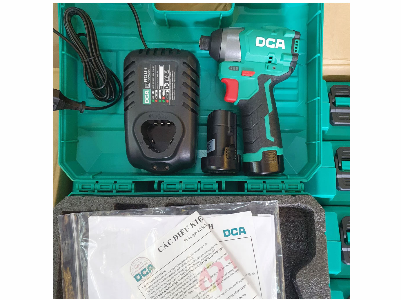 Máy vặn vít dùng pin 12V Max DCA ADPL04-8EK