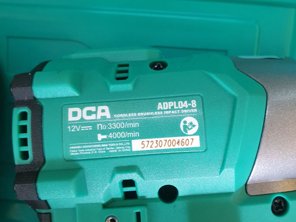 Máy vặn vít dùng pin 12V Max DCA ADPL04-8EK