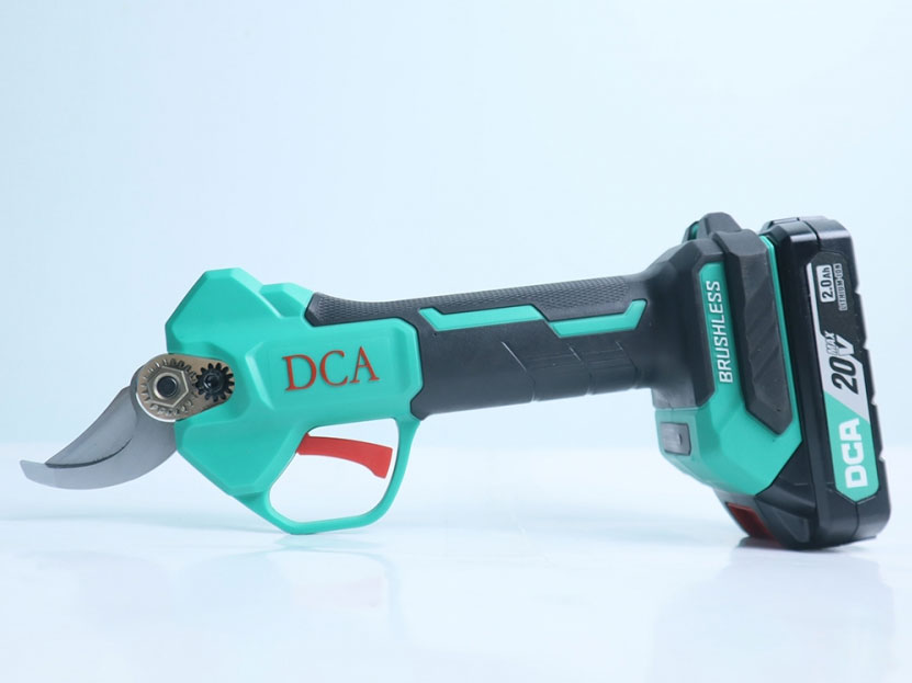 Máy cắt cành dùng pin 20V DCA ADYD25BM (2 pin 2.0Ah và sạc)